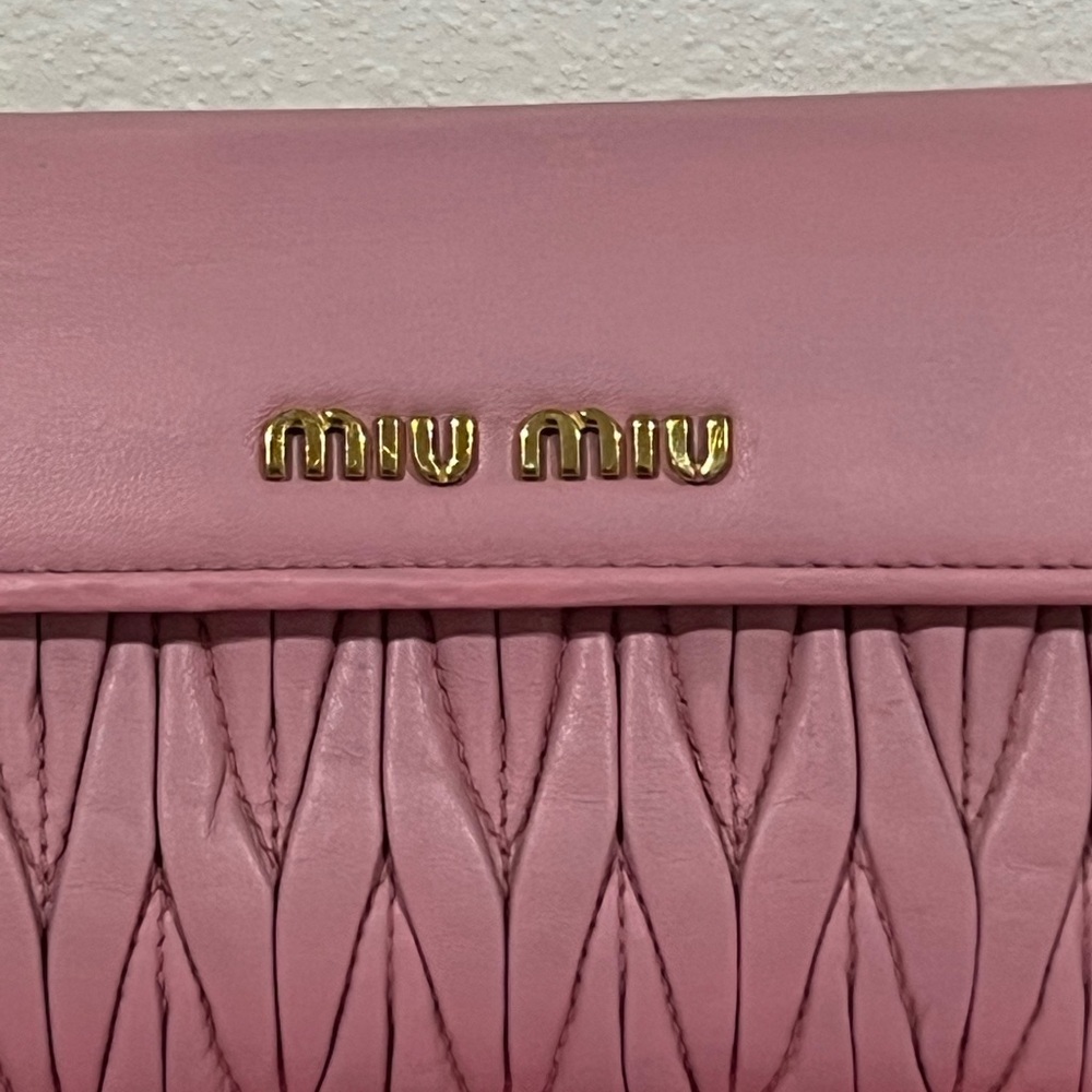 💖SOLD💖Miu Miu Pink Wallet - Picture 3 of 17